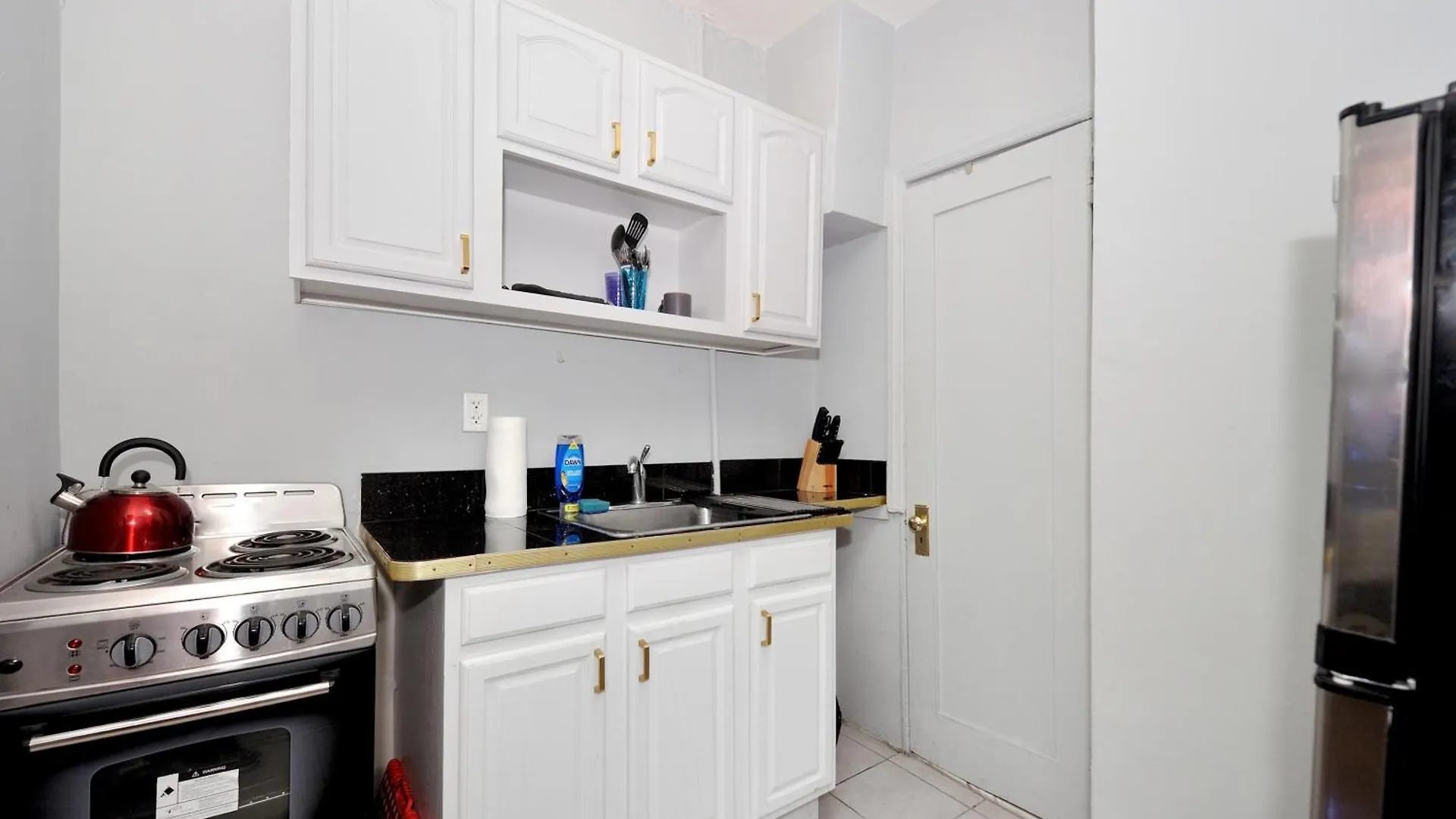 Spacious Upper East Side Studio New York Apartment